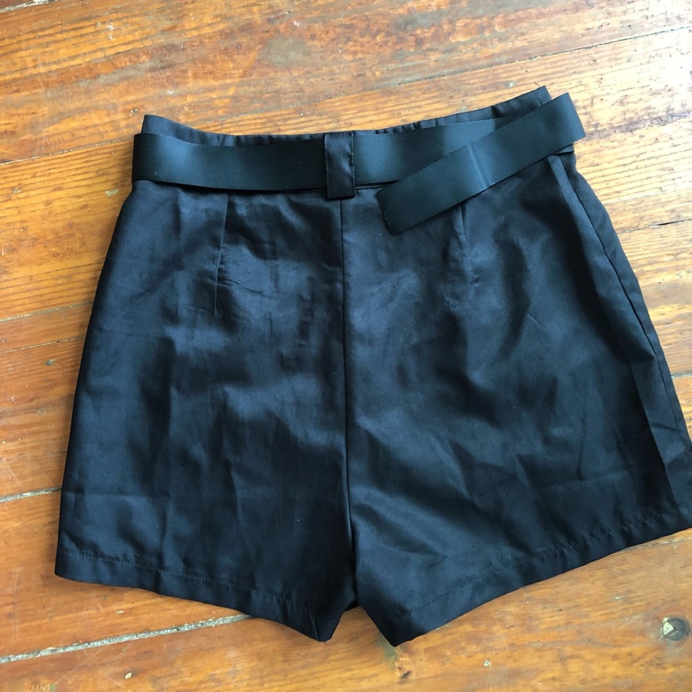 Shorts - Picture 3 of 3